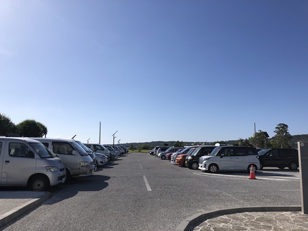 2023/11/20、15時頃の駐車場風景、けっこう混んでる